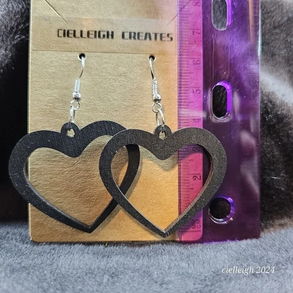 💥4 for $25💥 Laser-cut Heart Shaped Earrings - Picture 5 of 7
